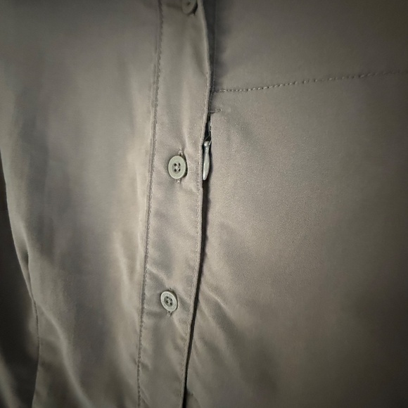 The North Face | Small | Dark Taupe Tailored Button-Down Shirt - Picture 8 of 9
